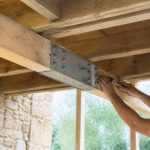 Comment rallonger une poutre en bois : méthodes, techniques et conseils de fixation