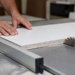 Couper mélaminé sans éclats : techniques et outils pour une découpe nette