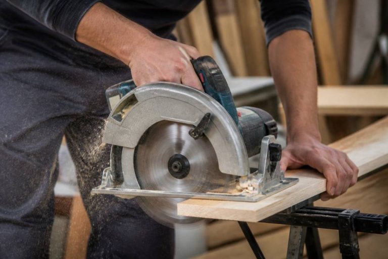 Avis scie circulaire : comment choisir la meilleure scie pour vos travaux de bois