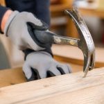 Comment enlever un clou enfoncé facilement et sans abîmer le bois