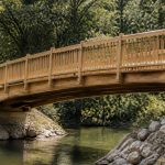 Construction pont en bois : techniques, matériaux et conseils pour un ouvrage durable