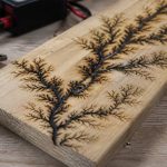 Figure de lichtenberg bois : techniques, sécurité et usages décoratifs