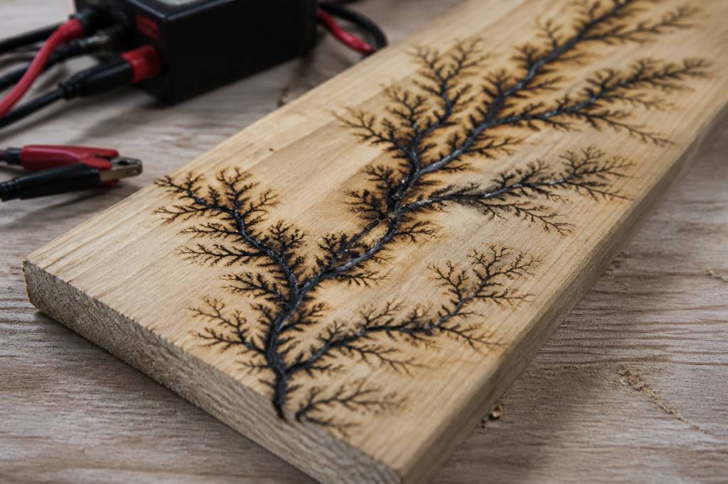 Figure de lichtenberg bois : techniques, sécurité et usages décoratifs