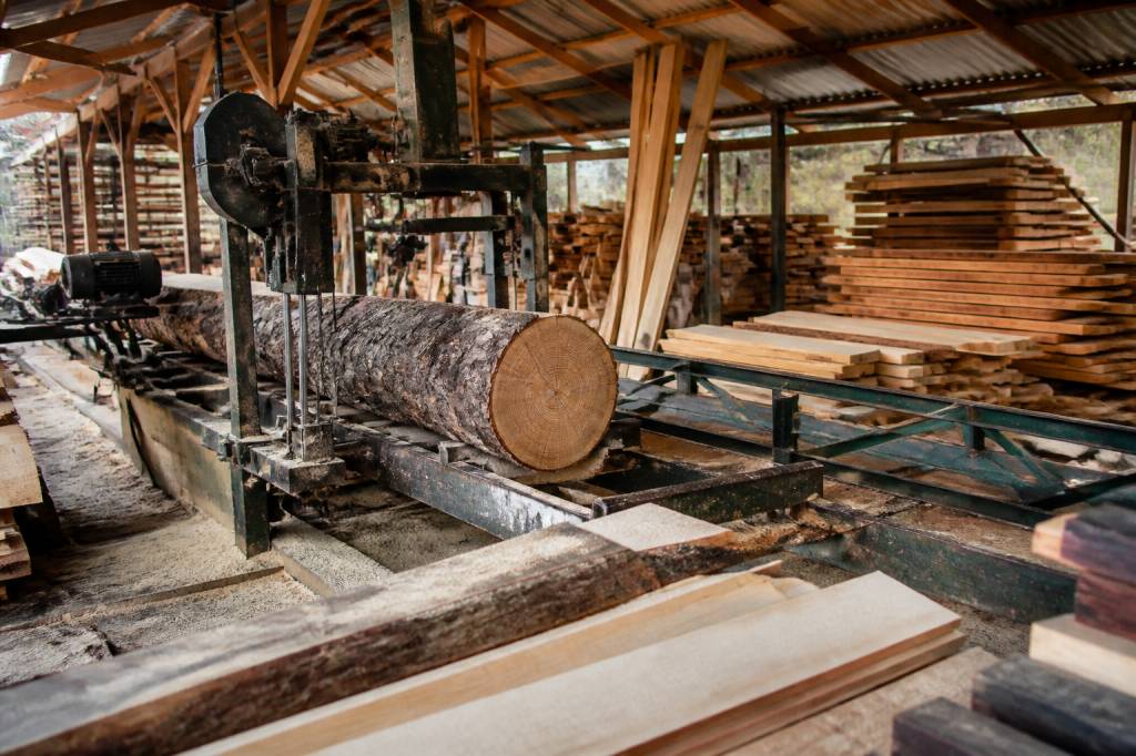 Scierie en ile de france : bois, services et conseils pour vos projets