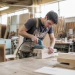 Les métiers du bois qui recrutent en 202 secteurs, salaires et formations