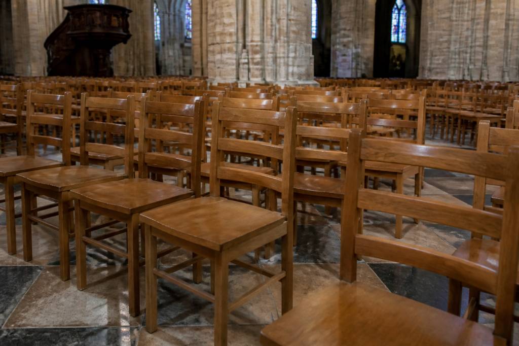 Prix chaise Notre-Dame de Paris : tarifs, matériaux et conseils pour bien choisir