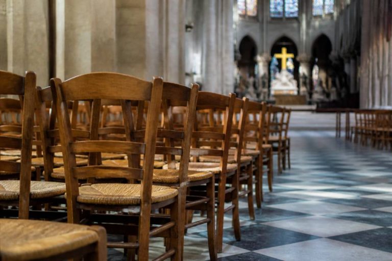 Chaises Notre-Dame de Paris : histoire, fabrication et où les acheter