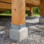 Fondation poteau pour une ossature bois : choix, dimensions et mise en œuvre